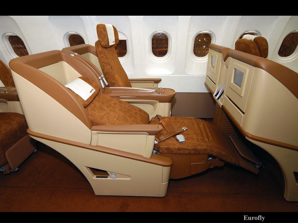 Группа самолет отделка. Бизнес класс в самолете. Салон самолета бизнес класса. Кресло бизнес класса в самолете. Полет бизнес классом.